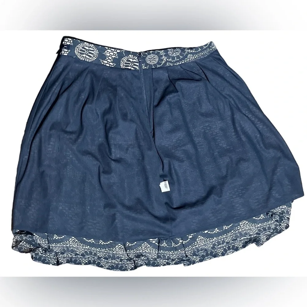 Women’s Gap Skirt Dark Blue and Cream Flower Lace Print Lined Pleated Size 1